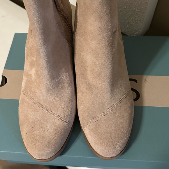 New woman’s Toms boot - Picture 2 of 4